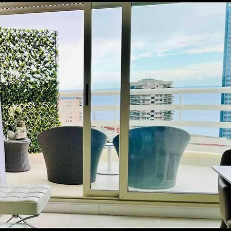 Reve Au 7e Ciel Piscine Baie De Monaco בוסוליי